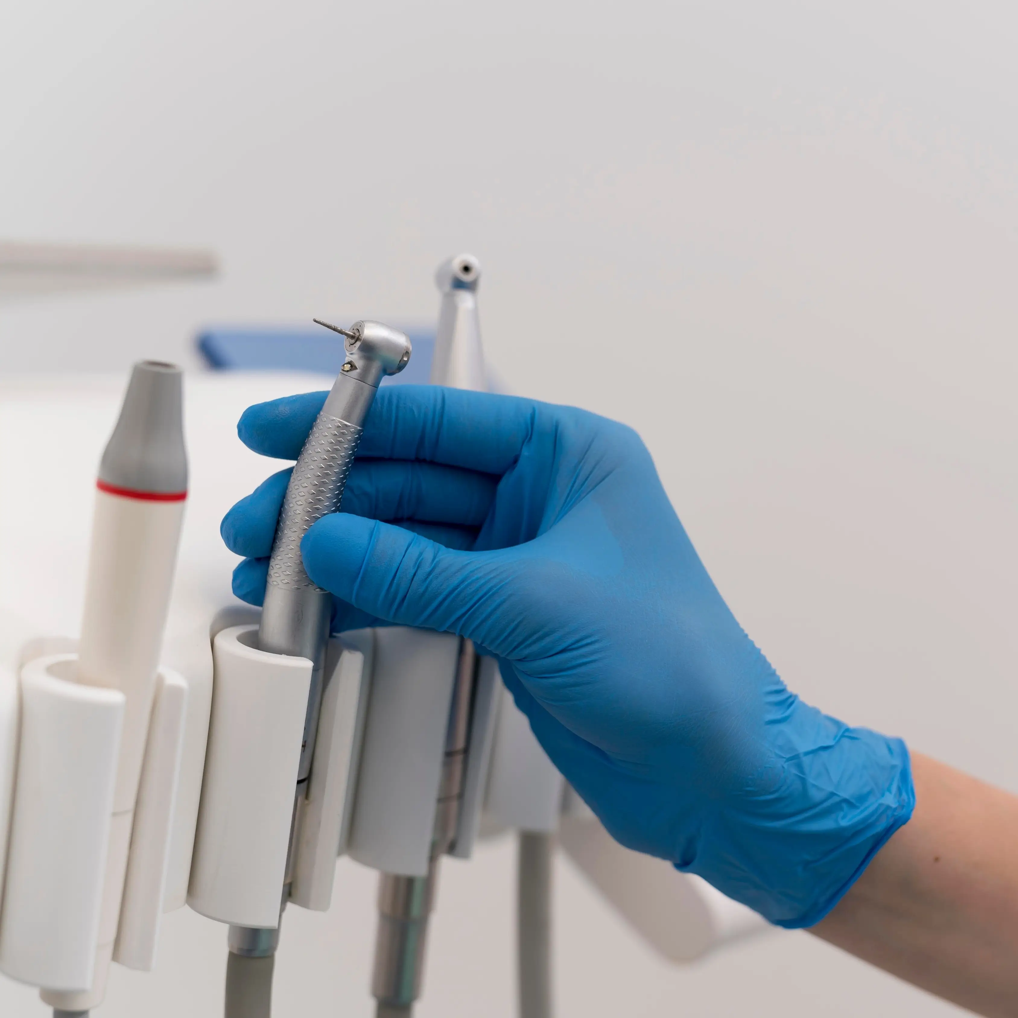 İmplant Cerrahisinde Güvenliğin Anahtarı: 20:1 Redüksiyonlu Cerrahi Angldruva ve Sterilizasyon Protokolü